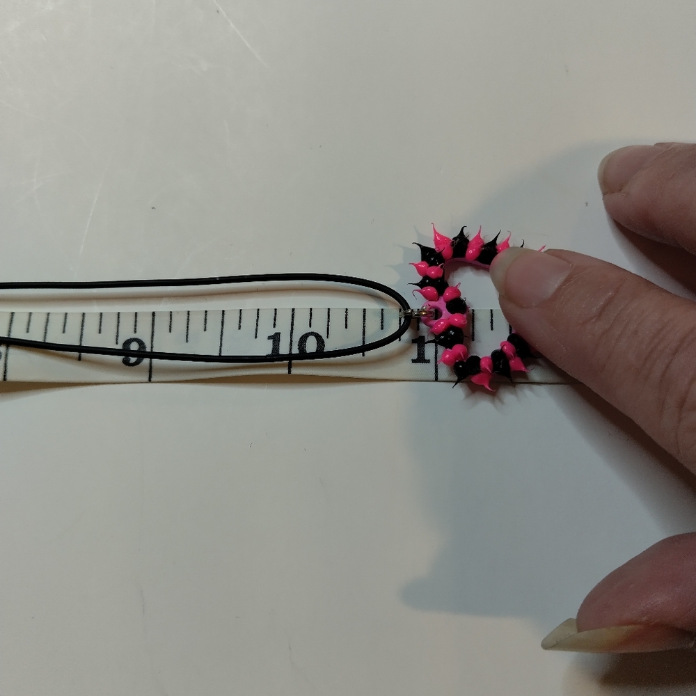 NEW UV Blacklight PINK BLACK Spikey HEART necklace from Claire's Y2K - Picture 7 of 10